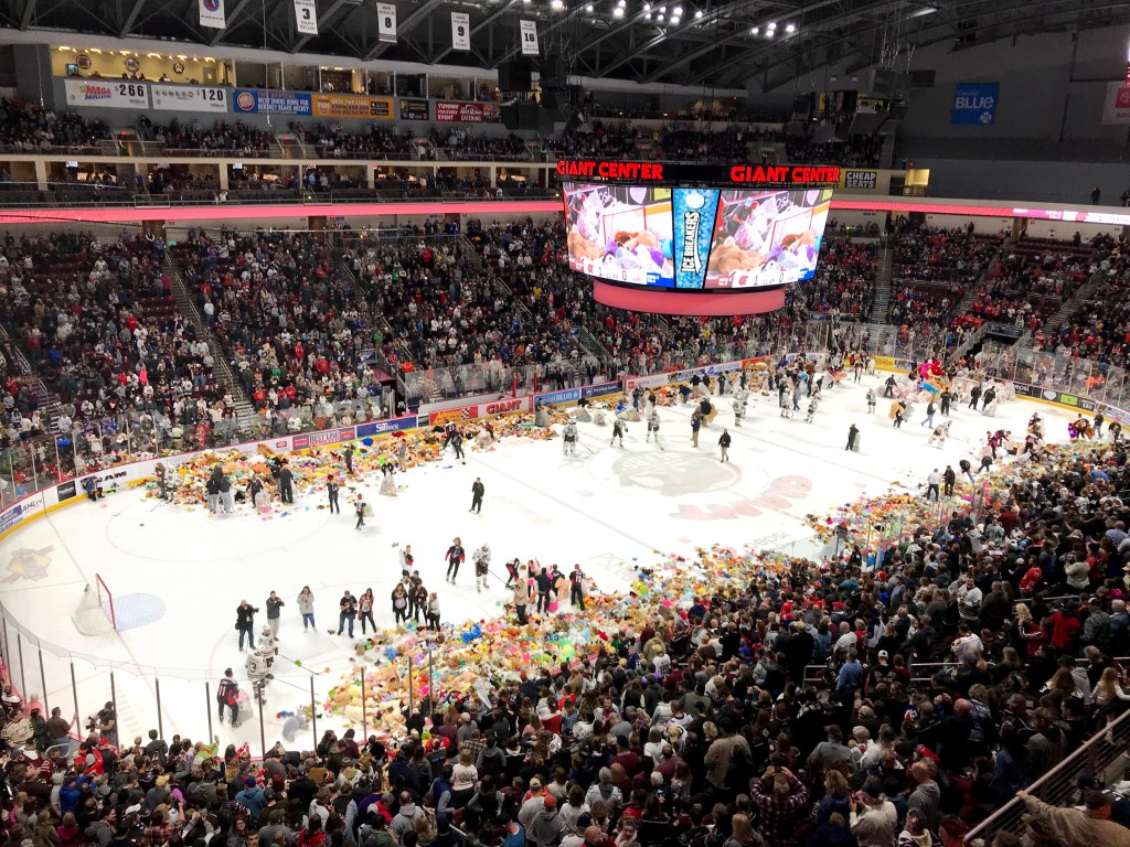 Hershey Bears’ Teddy Bear Toss Game&nbsp;2019